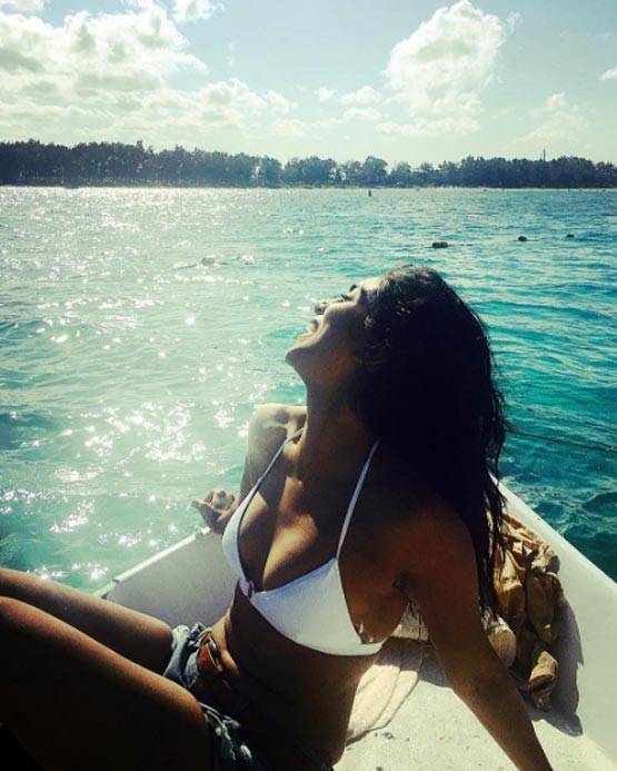 'बेशरम' शारदा अब बेगम जान, PHOTOS में देखें बिकिनी शूट