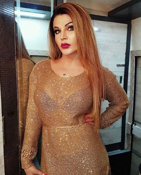 राखी सावंत का कपड़े चेंज करते MMS लीक...