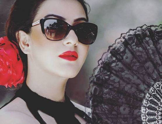 Photos में जानें, पुरानी 'अंगूरी भाभी' की रियल लाइफ...