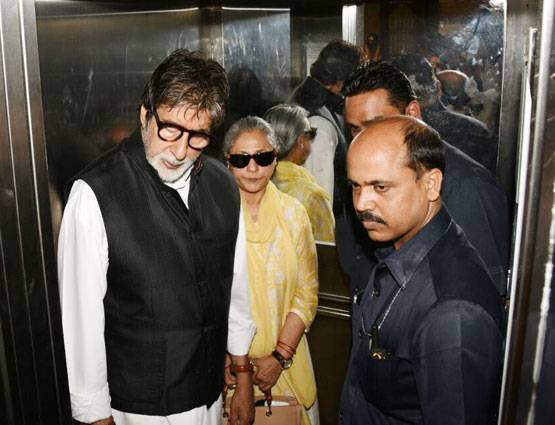 PHOTOS: पापा की तेरहवीं में ऐसी दिखीं ऐश्वर्या