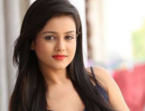 PHOTOS: नसीरुद्दीन शाह के साथ बोल्ड सीन्स करके चर्चा में है ये एक्ट्रेस