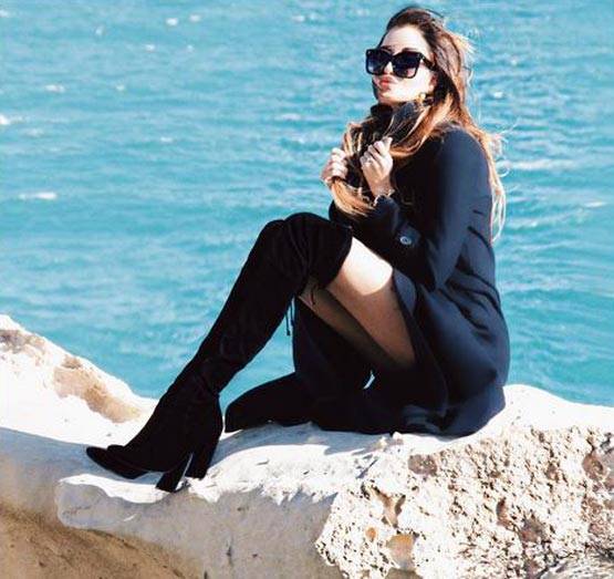 दुनिया की सबसे ग्‍लैमरस दादी, गजब हैं इनकी शोख-अदा...