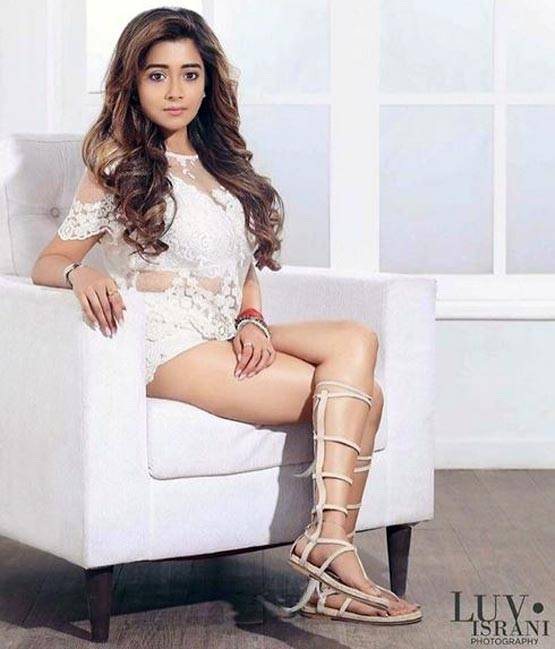 टीवी की संस्कारी बहू इच्छा ने लगाया सिगरेट का कश, देखें PHOTOS