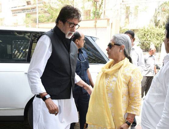 PHOTOS: पापा की तेरहवीं में ऐसी दिखीं ऐश्वर्या