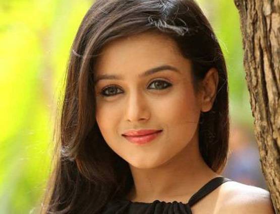 PHOTOS: नसीरुद्दीन शाह के साथ बोल्ड सीन्स करके चर्चा में है ये एक्ट्रेस