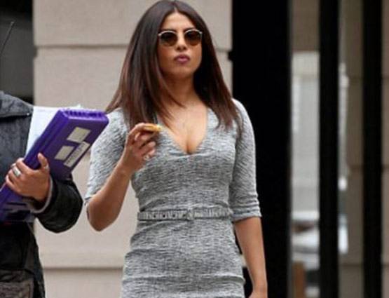 न्यू यॉर्क में ये क्या कर रही हैं प्रियंका, देखें PHOTOS