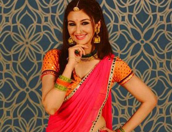 जानें 'अंगूरी भाभी' एक दिन में कितना कमाती हैं...