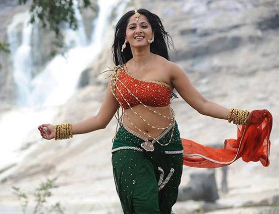 'बाहुबली 2' में बनी हैं प्रभास की पत्नी, रियल लाइफ में था अफेयर