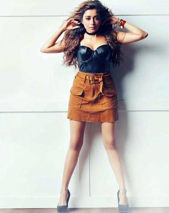 टीवी की संस्कारी बहू इच्छा ने लगाया सिगरेट का कश, देखें PHOTOS