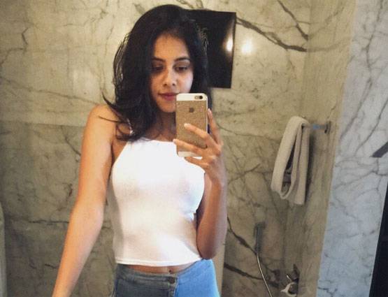 सोशल मीडिया पर छाई मिथुन दा की बेटी दिशानी, देखें फोटोज