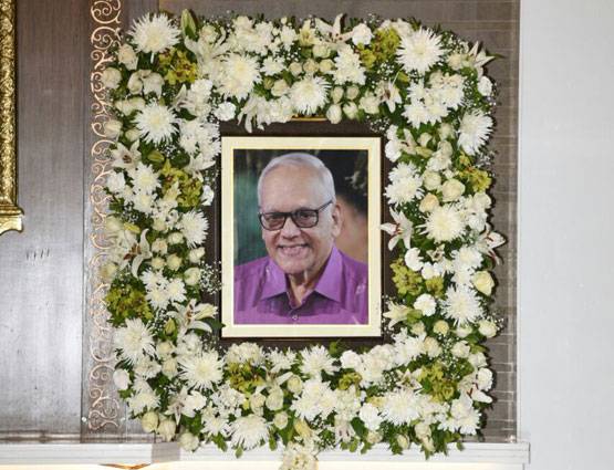 PHOTOS: पापा की तेरहवीं में ऐसी दिखीं ऐश्वर्या