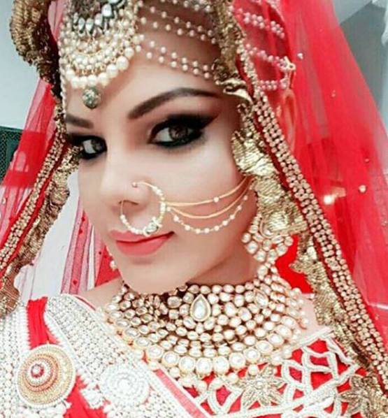 राखी सावंत का कपड़े चेंज करते MMS लीक...