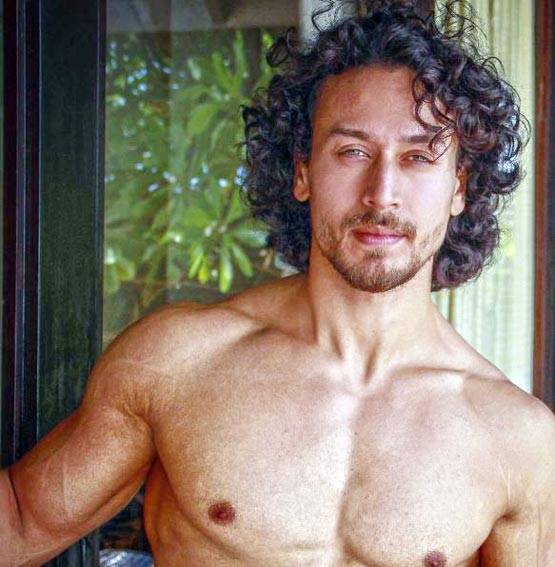 टाइगर श्रॉफ की वो तस्वीरें जिनसे आपकी नजरें नहीं हटेंगी...