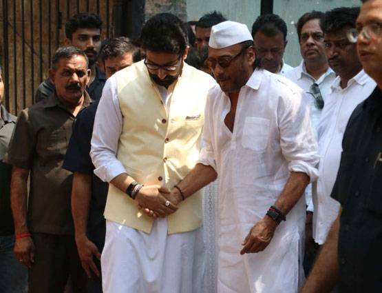 सुनील शेट्टी के पिता की अंत्येष्ट‍ि पर पहुंचे शाहरुख-अमिताभ