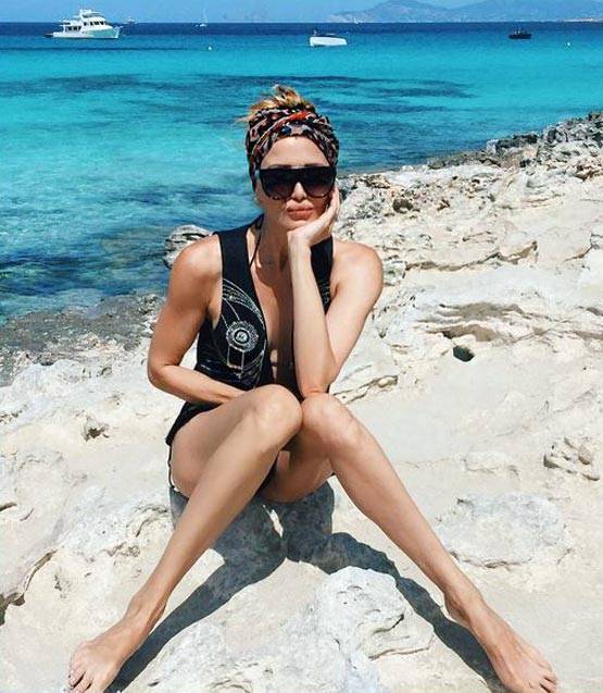 दुनिया की सबसे ग्‍लैमरस दादी, गजब हैं इनकी शोख-अदा...