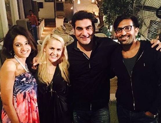 रोमानियन गर्ल को डेट कर रहे हैं अरबाज खान, देखें फोटोज