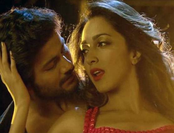 'बद्री की दुल्ह‍निया' ने किया शाहरुख-रितिक को कॉपी, क्या मिलेगी सक्सेस