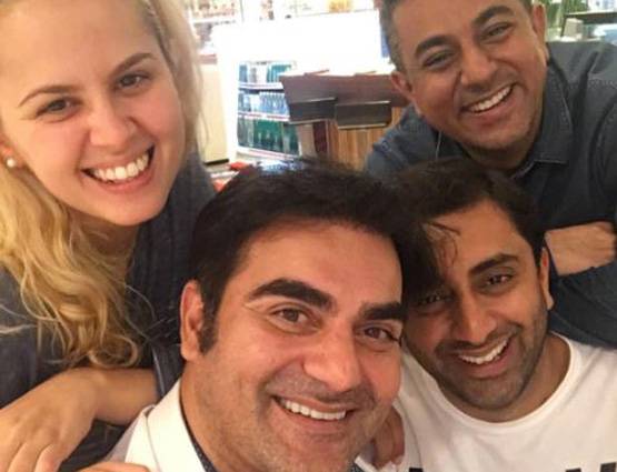 रोमानियन गर्ल को डेट कर रहे हैं अरबाज खान, देखें फोटोज