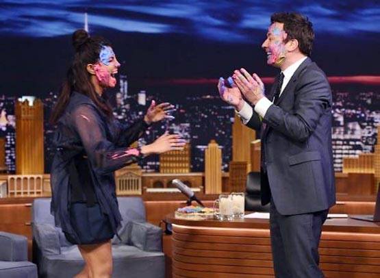 प्रियंका चोपड़ा ने विदेश में ऐसे खेली होली