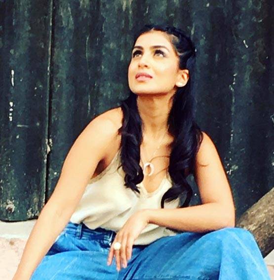 'बेशरम' शारदा अब बेगम जान, PHOTOS में देखें बिकिनी शूट