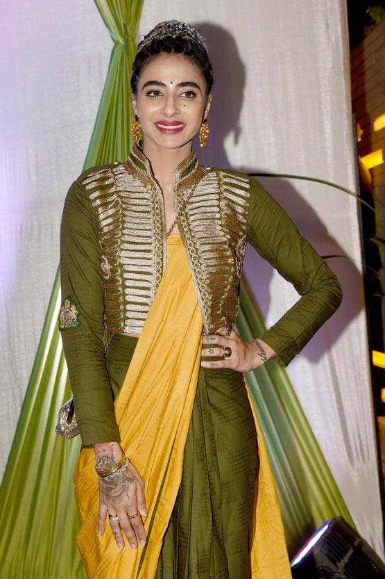 बिग बॉस कंटेस्टेंट मंदाना करीमी की संगीत और मेहंदी में मीरा संग पहुंचे शाहिद