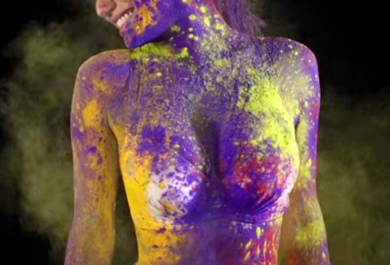 पूनम पांडे ने बिकिनी में खेली होली, देखें PHOTOS