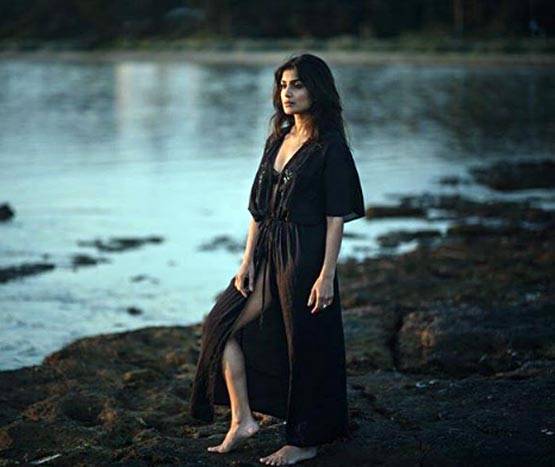 'बेशरम' शारदा अब बेगम जान, PHOTOS में देखें बिकिनी शूट