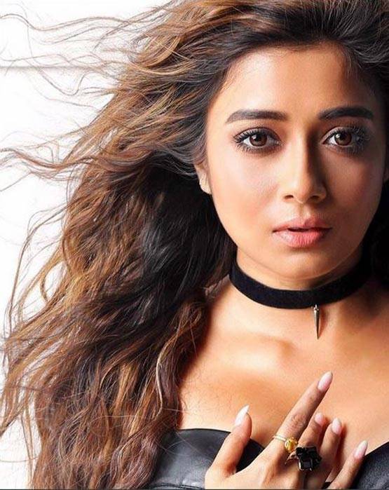 टीवी की संस्कारी बहू इच्छा ने लगाया सिगरेट का कश, देखें PHOTOS