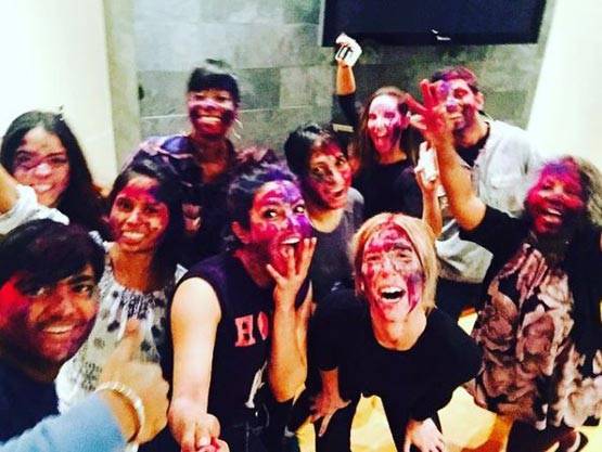 प्रियंका चोपड़ा ने विदेश में ऐसे खेली होली