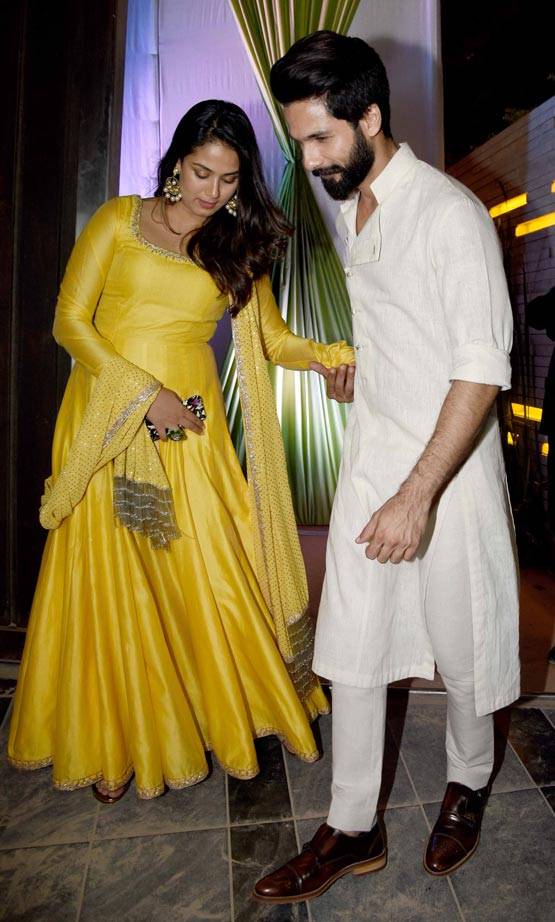 बिग बॉस कंटेस्टेंट मंदाना करीमी की संगीत और मेहंदी में मीरा संग पहुंचे शाहिद