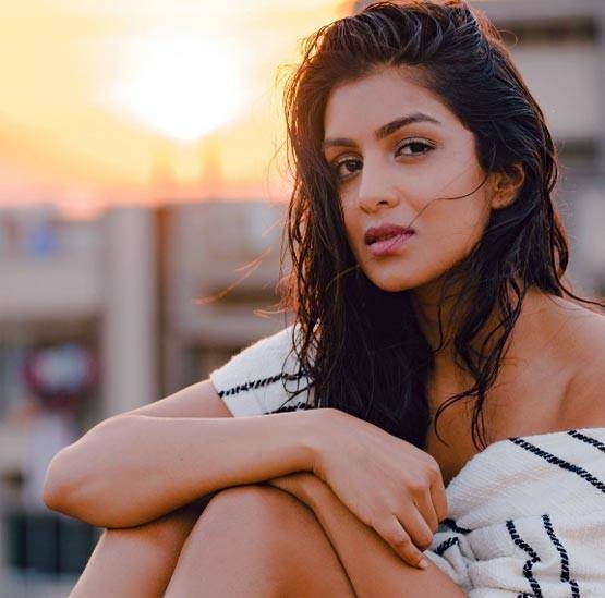 'बेशरम' शारदा अब बेगम जान, PHOTOS में देखें बिकिनी शूट