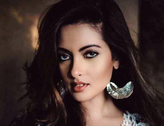 PHOTOS में देखें रिया सेन की ग्लैमरस जिंदगी