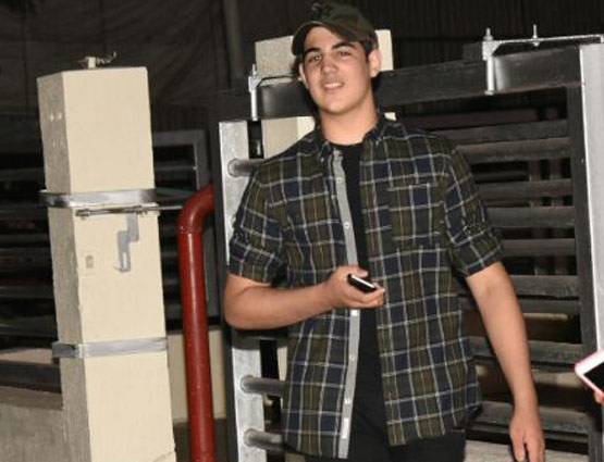 अक्षय के बेटे आरव दिखे आउटिंग पर, क्या साथ में हैं गर्लफ्रेंड!