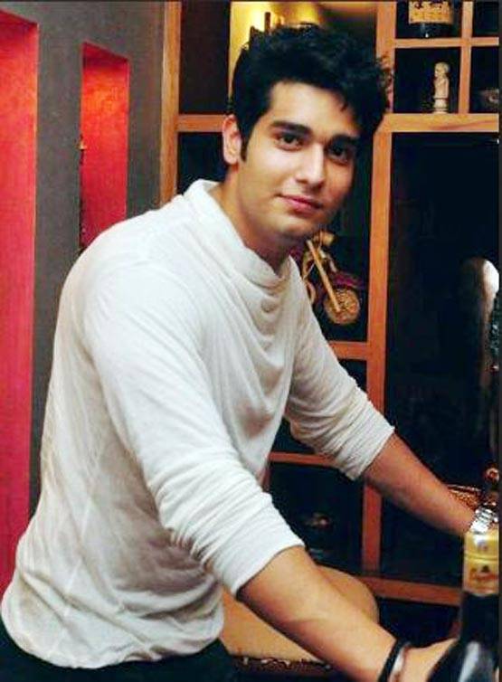 PHOTOS: बोल्ड रिया सेन दिखेंगी सलमान खान के साथ!