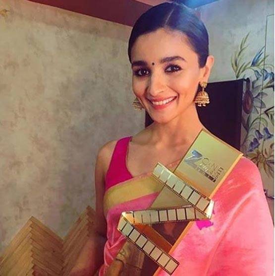 Zee Cine Awards में बॉलीवुड सिलेब्स की धूम