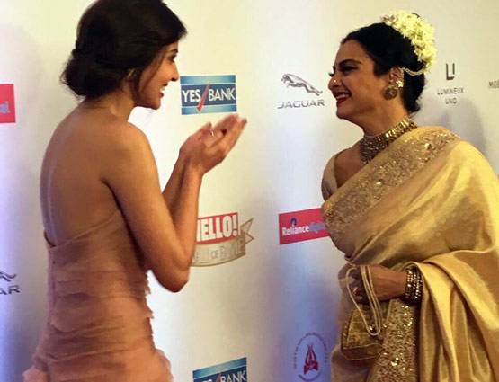 PHOTOS: रेखा ने फिर बदला लुक, देखें क्या पसंद आया आपको