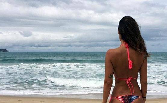 'मस्तीजादे' की ये एक्ट्रेस बिकिनी पहन ऐसे कर रही है मस्ती...