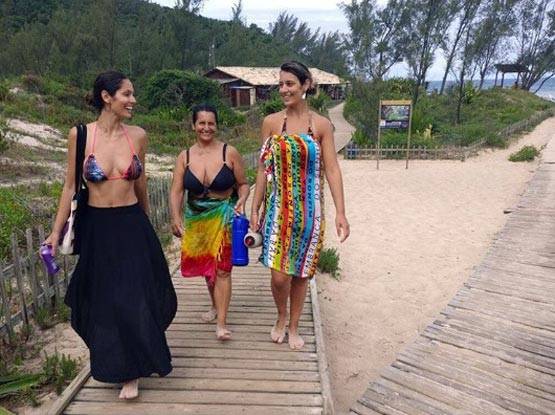 'मस्तीजादे' की ये एक्ट्रेस बिकिनी पहन ऐसे कर रही है मस्ती...