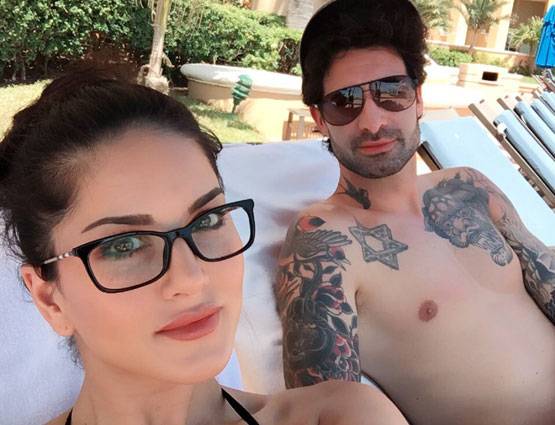 बीच पर रोमांस करतीं सनी लियोनी, शेयर की ऐसी PHOTOS