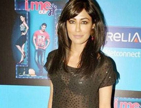 13 PHOTOS: बॉलीवुड एक्ट्रेस ने ट्रांसपेरेंट ड्रेस पहन किया बवाल