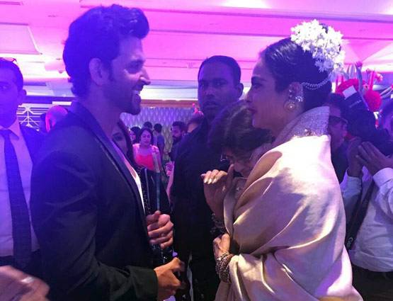 PHOTOS: रेखा ने फिर बदला लुक, देखें क्या पसंद आया आपको