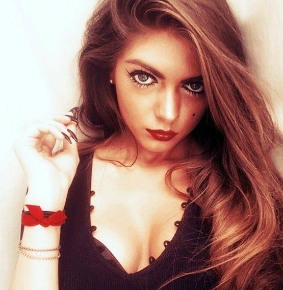 'अधिक खूबसूरती की वजह से' नौकरी से निकाल दी गई यह महिला