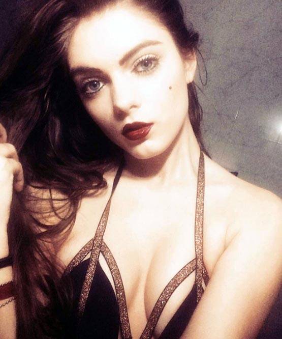 'अधिक खूबसूरती की वजह से' नौकरी से निकाल दी गई यह महिला