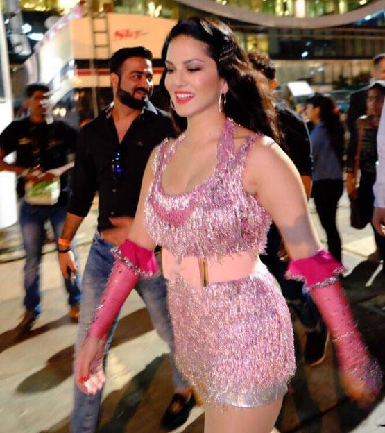 सनी लियोनी की ये हैं 21 नई PHOTOS