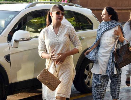 PHOTOS: ऐश्वर्या के पिता के चौथे में सलमान खान के घर से ये पहुंचे