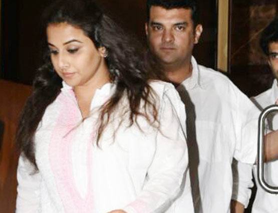 PHOTOS: ऐश्वर्या के पिता के चौथे में सलमान खान के घर से ये पहुंचे