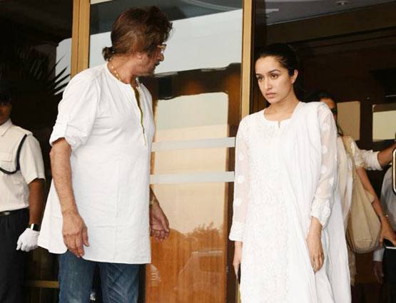 PHOTOS: ऐश्वर्या के पिता के चौथे में सलमान खान के घर से ये पहुंचे