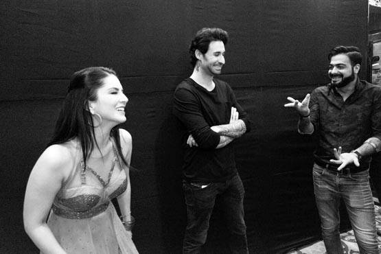 सनी लियोनी की ये हैं 21 नई PHOTOS