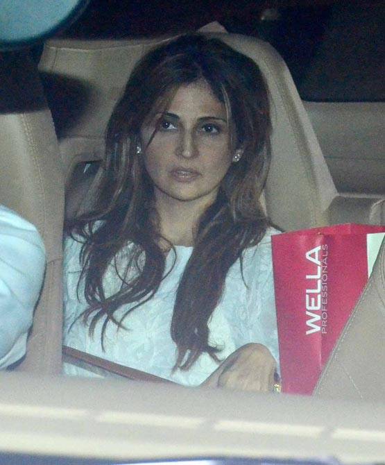 PHOTOS: ऐश्वर्या के पिता के अंतिम संस्कार में पहुंचे बॉलीवुड स्टार्स