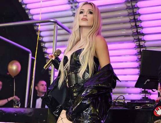 PHOTOS: मिलिए दुनिया की सबसे अक्लमंद Playboy मॉडल से